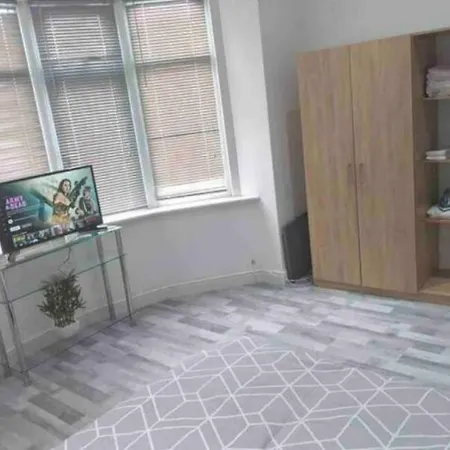 Studio Ensuite Newbury Park London *