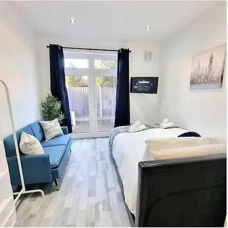 Guest house Studio Ensuite Newbury Park London Ilford