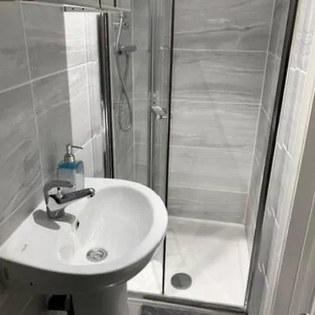 Studio Ensuite Newbury Park London