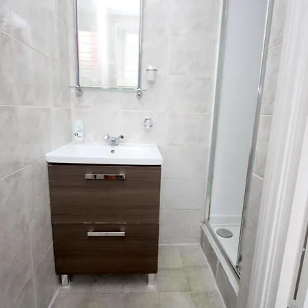 Great Flat Located In Trendy Soho London