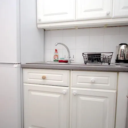 Great Flat Located In Trendy Soho *
