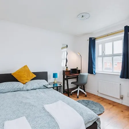 Ubytování v soukromí Double With Private Bathroom, Parking & Wifi Barking (Greater London)
