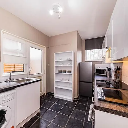 Four Bedroom House By Citipad - Easy Access To London Bridge, Victorica, St Pancres Station Croydon