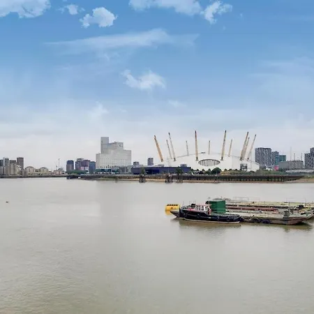 Canary Wharf Balcony Homestay London