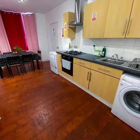 4 Bedroom House Parking & Garden Near Central * Londres