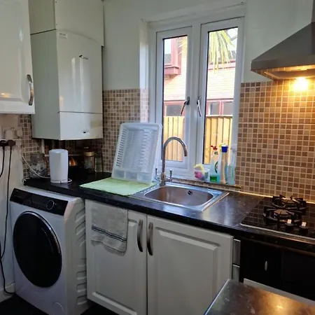 Homestay Cozy Double Bedroom In Zone 1-2