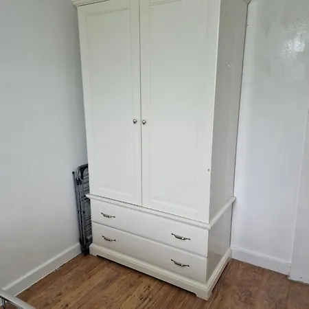 Cozy Double Bedroom In Zone 1-2 *