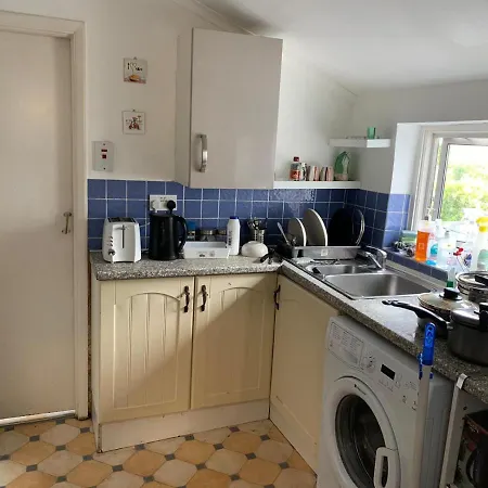 Double Bedroom Near The St Street Rail Station Guest house *