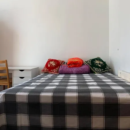 Guest house Double Bedroom Near The St Street Rail Station