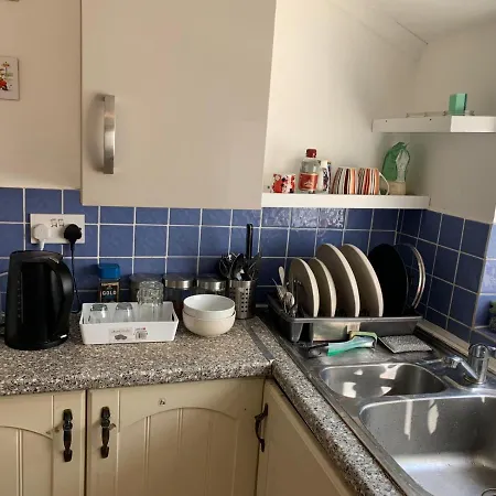 Double Bedroom Near The St Street Rail Station London