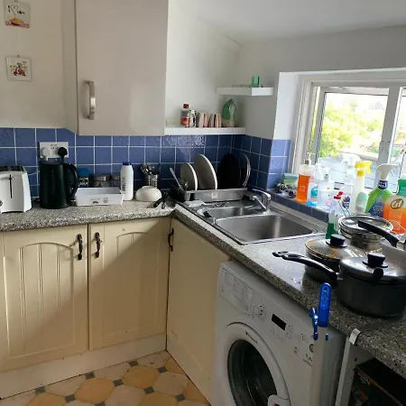 Double Bedroom Near The St Street Rail Station * London