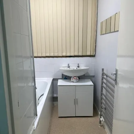 61 Nash House Apartment