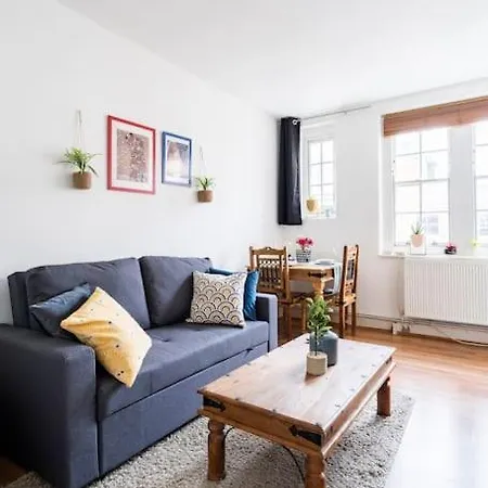 Cozy In Apartment *