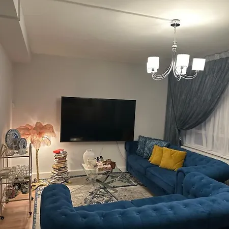 Apartment 61 Nash House *