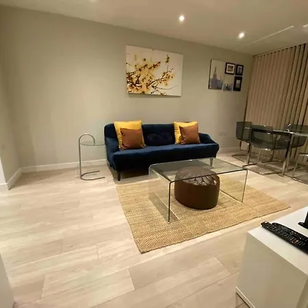 Avisa Stays- London. 2 Bedrooms With 2 Bathrooms. Apartment