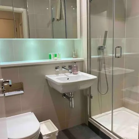Apartment Avisa Stays- London. 2 Bedrooms With 2 Bathrooms. *