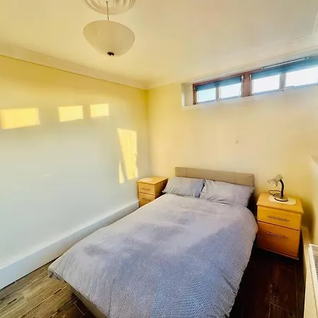 3 Bed Sky Se15 Peckham * Londra