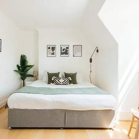 Charming 2 Bedroom Flat In The Heart Of Kings Cross, London