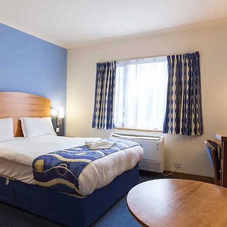 - Wembley International 3*
