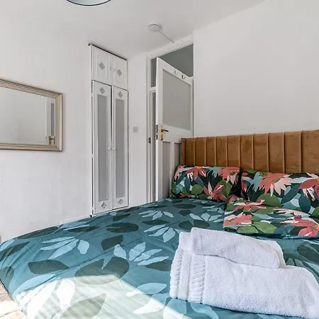 Apartment Astonishing Two Bedroom In Nelson *