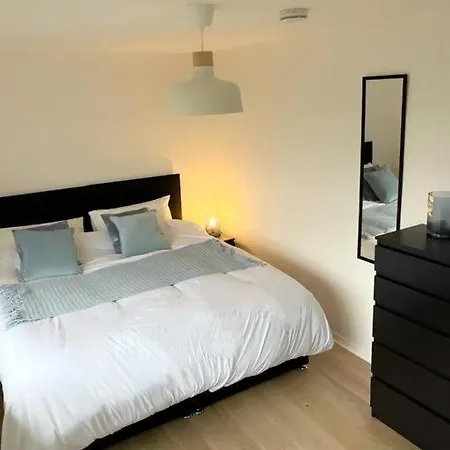 Unique 4 Bed Detached House In East