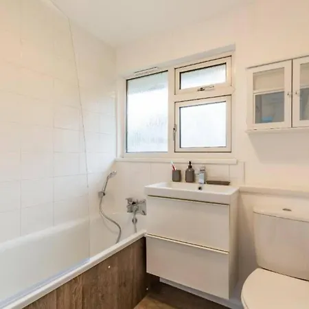 Unique 4 Bed Detached House In East London