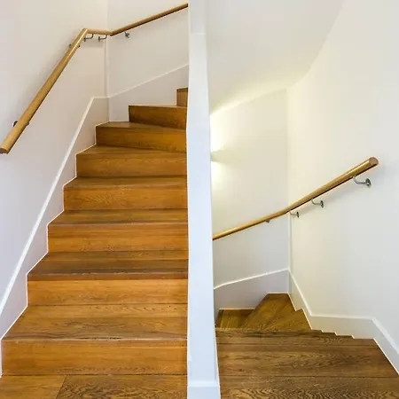 Chic And Spacious Flat Near Bond Street