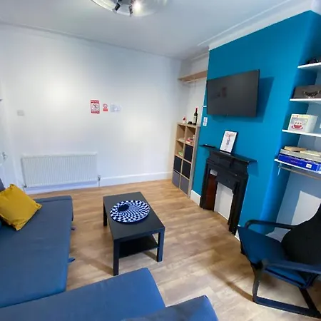 4 Bedroom House Parking & Garden Near Central Hébergement de vacances Londres
