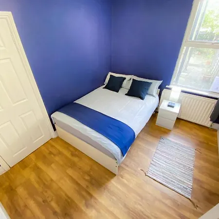 4 Bedroom House Parking & Garden Near Central Londres