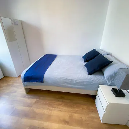 4 Bedroom House Parking & Garden Near Central * Londres