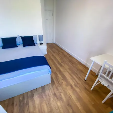 4 Bedroom House Parking & Garden Near Central