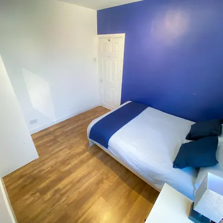 4 Bedroom House Parking & Garden Near Central Hébergement de vacances Londres