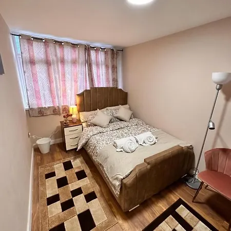 Canary Wharf Single Double And En-suite Guest house London