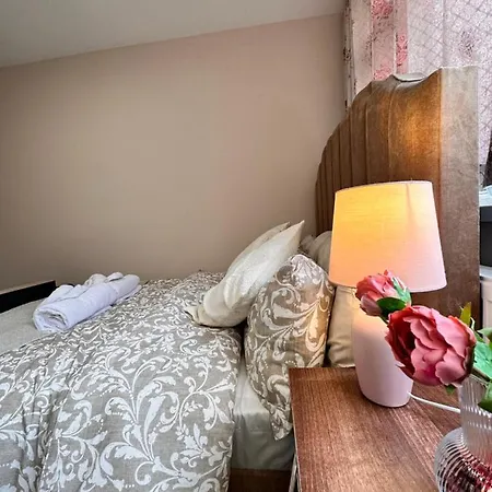 Guest house Canary Wharf Single Double And En-suite London