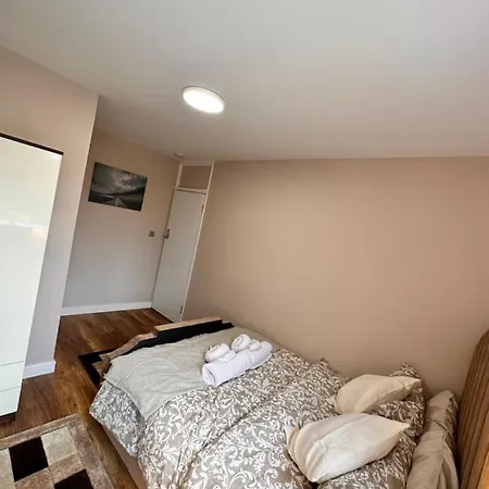 Canary Wharf Single Double And En-suite Guest house