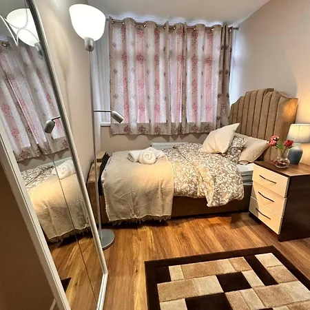 Canary Wharf Single Double And En-suite Guest house *