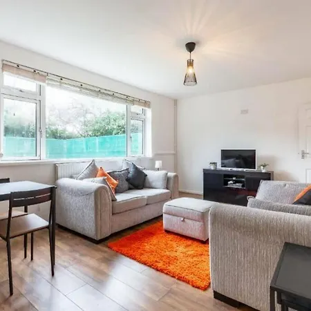 Unique 4 Bed Detached House In East *