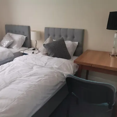 Single Bedroom Available - Train Station London Seven Kings Guest house Ilford