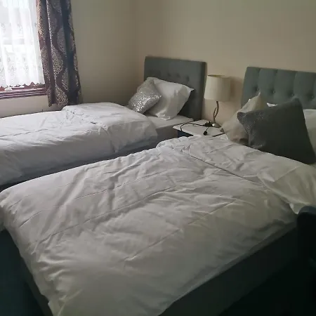 Single Bedroom Available - Train Station London Seven Kings Ilford