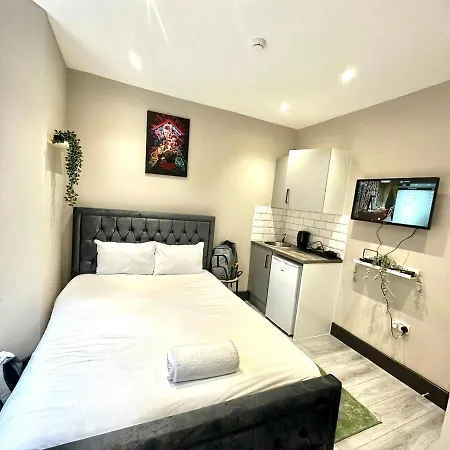 - Heathrow * Feltham