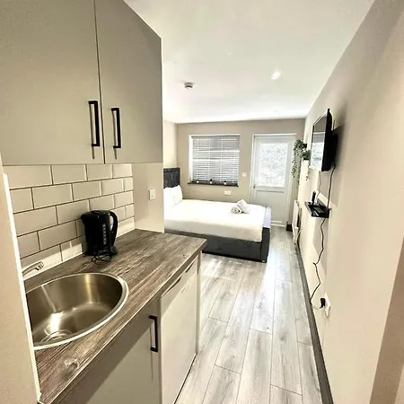 Guest house - Heathrow *