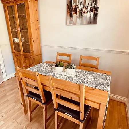 Riverside Flat In Southwark London