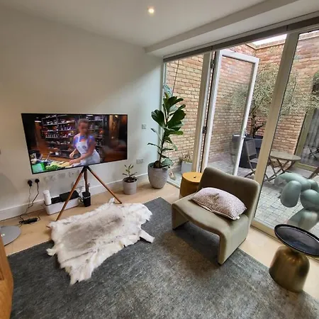 Amazing 5 Stars * London