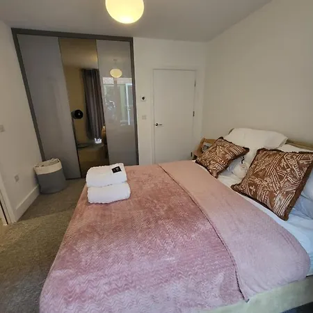 Amazing 5 Stars Holiday home London
