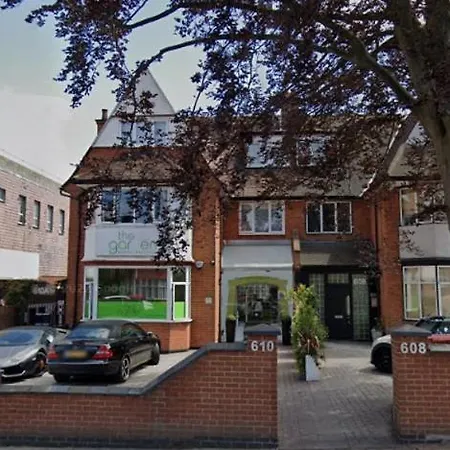 Peaceful Studio-flat With Driveway In Golders Green
