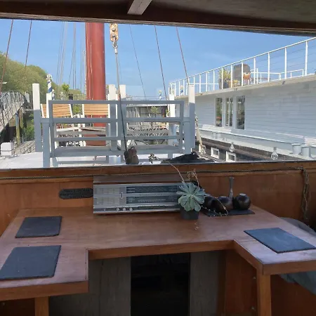 Botel Ahoy *