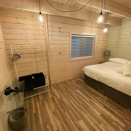 The Secret & Hideaway Caravan Lodge *
