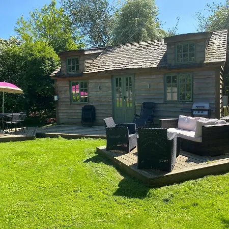 Lodge The Secret & Hideaway Caravan *