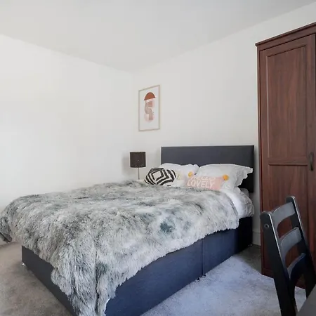 Bright & Spacious 2-bed, 2-bath In The Heart Of - Whole Apartment *