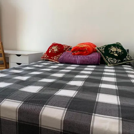 Double Bedroom Near The St Street Rail Station *